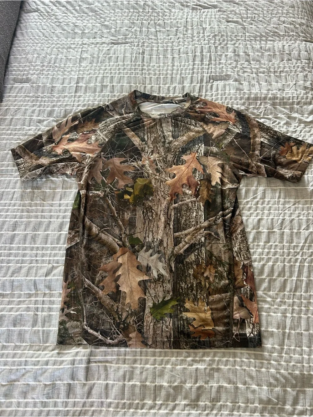 Cabela's Men's Short Sleeve Camouflage Tee in Brown and Green